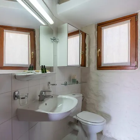 Elena's Traditional Dreamhouse *