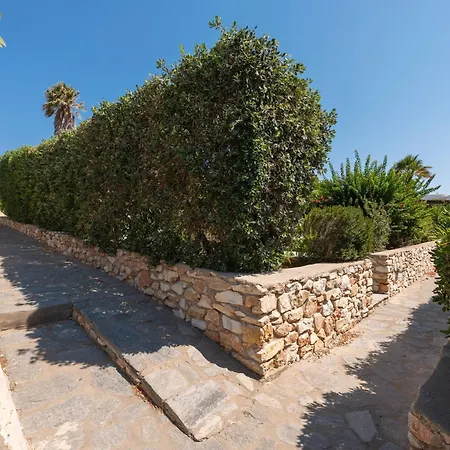 Elena's Traditional Dreamhouse *