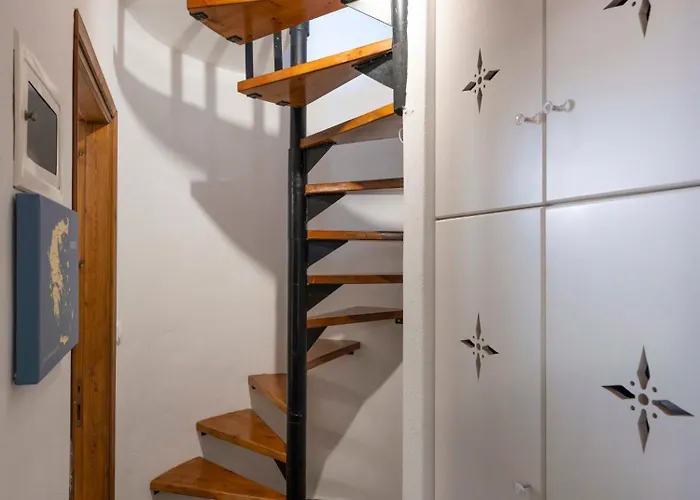 Elena's Traditional Dreamhouse *