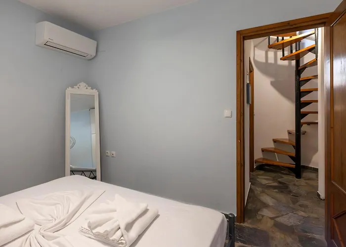 Elena's Traditional Dreamhouse