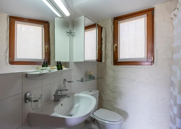 Elena's Traditional Dreamhouse *